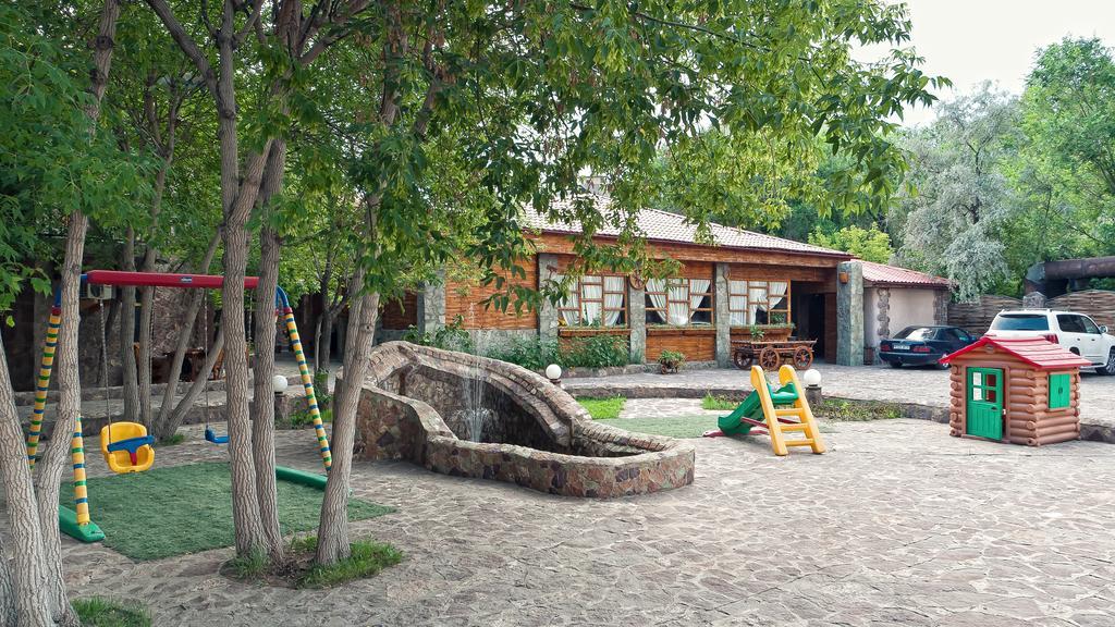 Hotel Edem Karagandy Exteriör bild