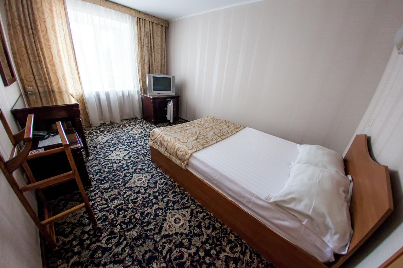 Hotel Edem Karagandy Exteriör bild