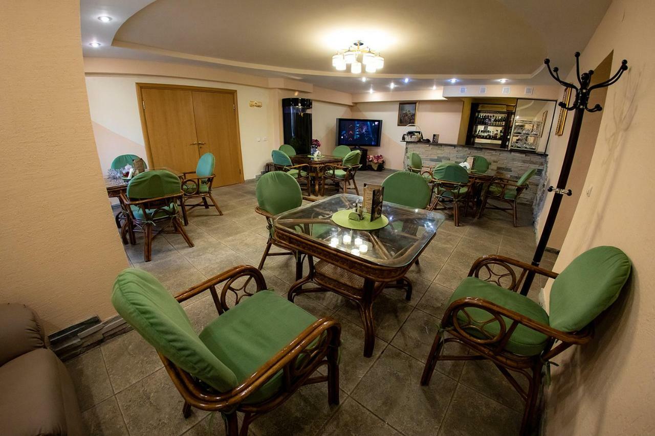 Hotel Edem Karagandy Exteriör bild