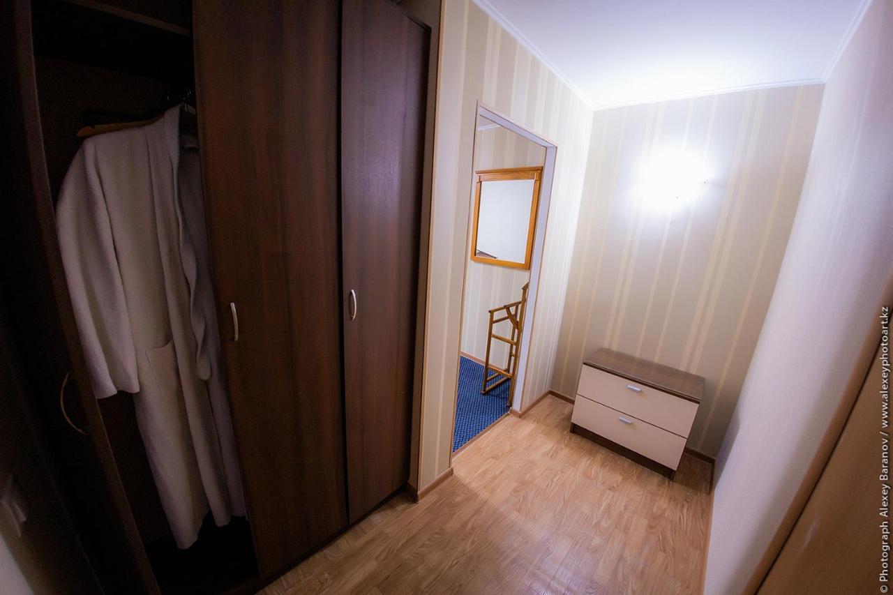 Hotel Edem Karagandy Exteriör bild