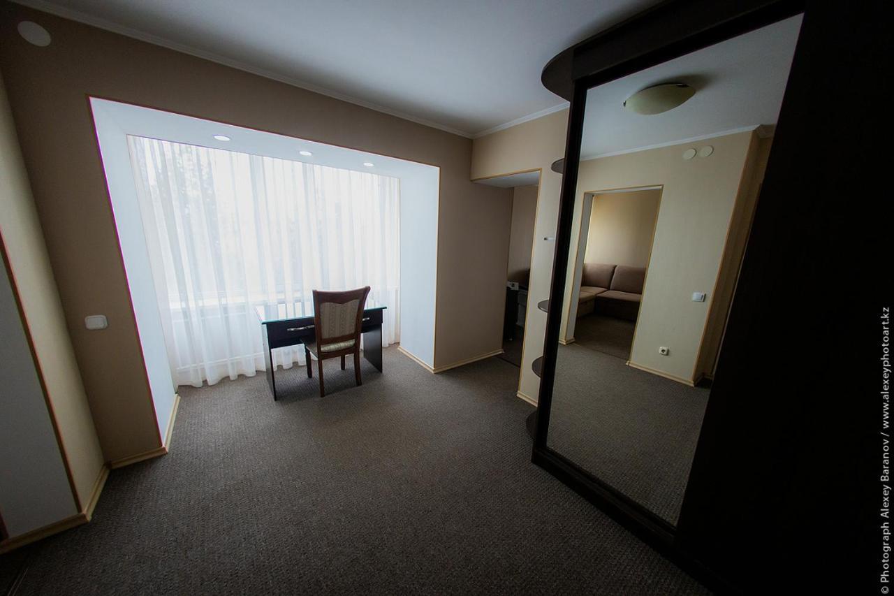 Hotel Edem Karagandy Exteriör bild