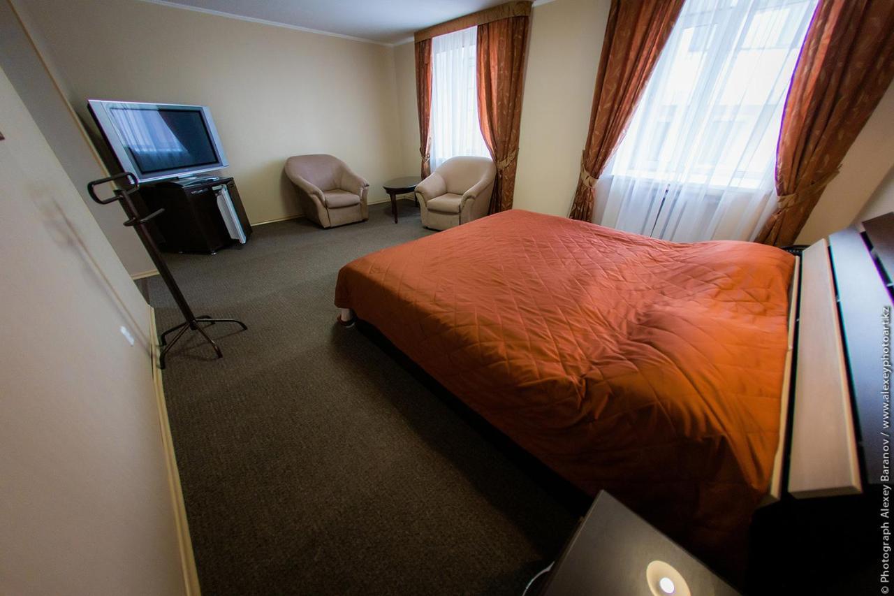 Hotel Edem Karagandy Exteriör bild